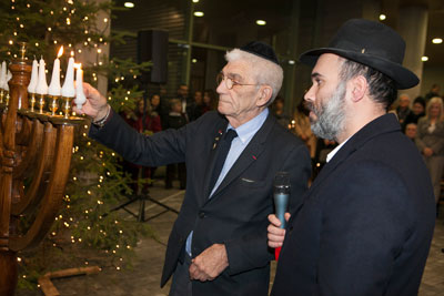 αναμμα κεριων για το χανουκα στο δημαρχειο θεσσαλονικης